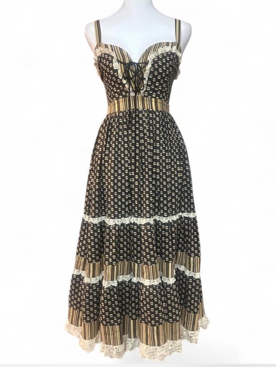 Gunne Sax Dresses & Skirts - Gunne Sax calico and stripes lace trimmed midi